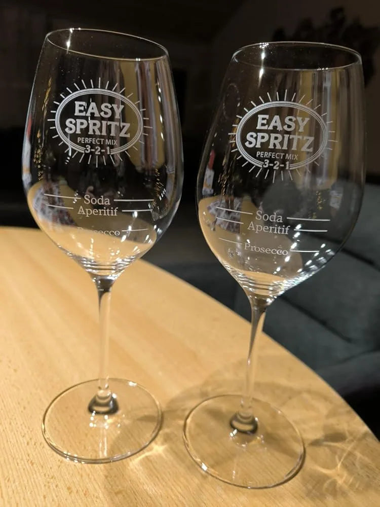 Kundenbild von Chrissi mit zwei EASY SPRITZ Gläsern auf einem Tisch