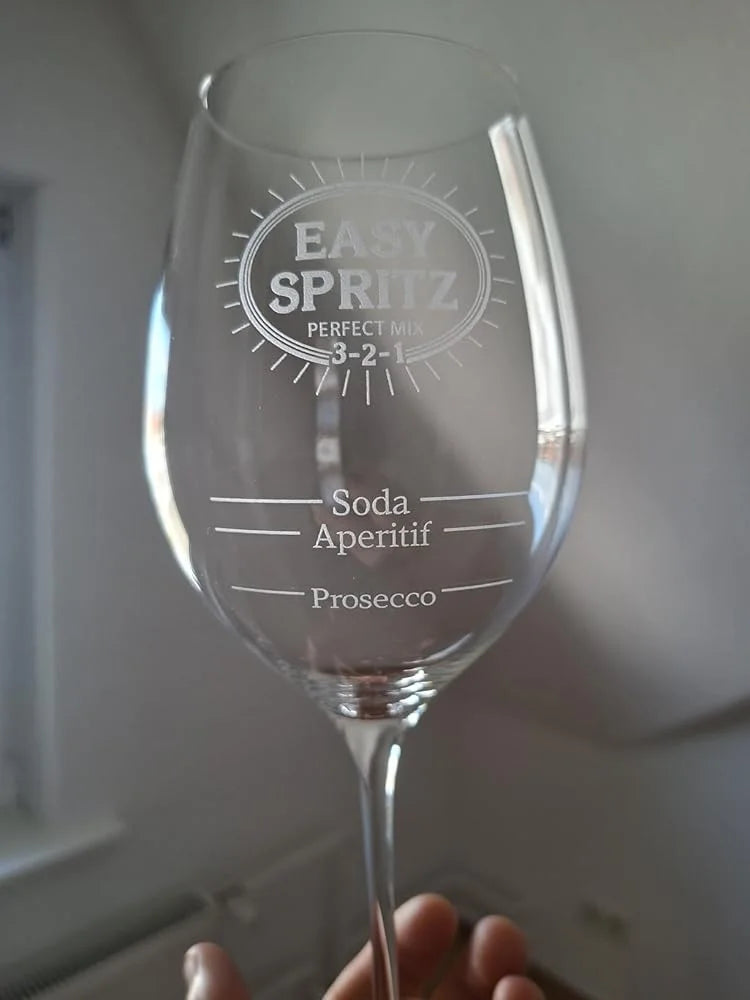 Kundenbild von Christina mit EASY SPRITZ Glas und sichtbarer Gravur